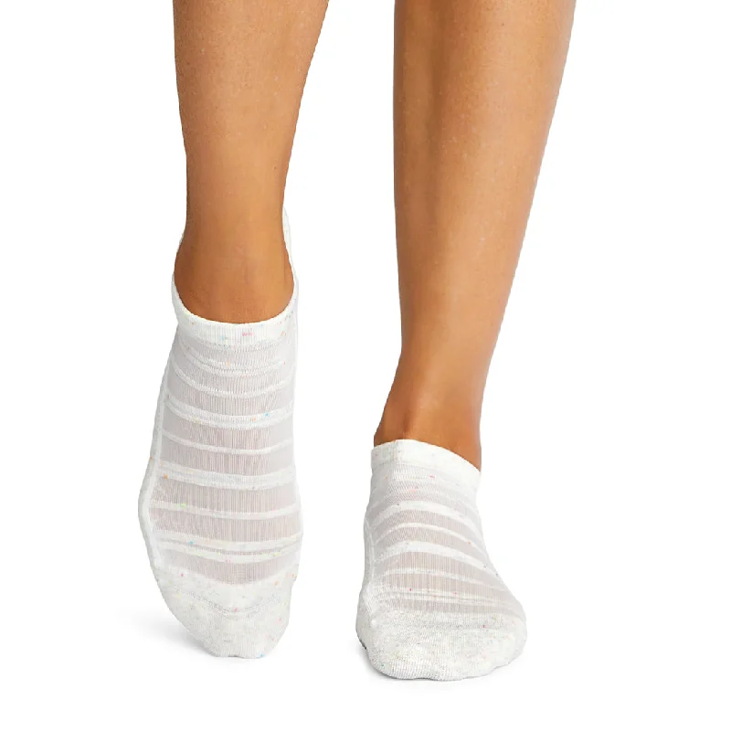 Savvy Breeze Grip Socks (Pilates / Barre)