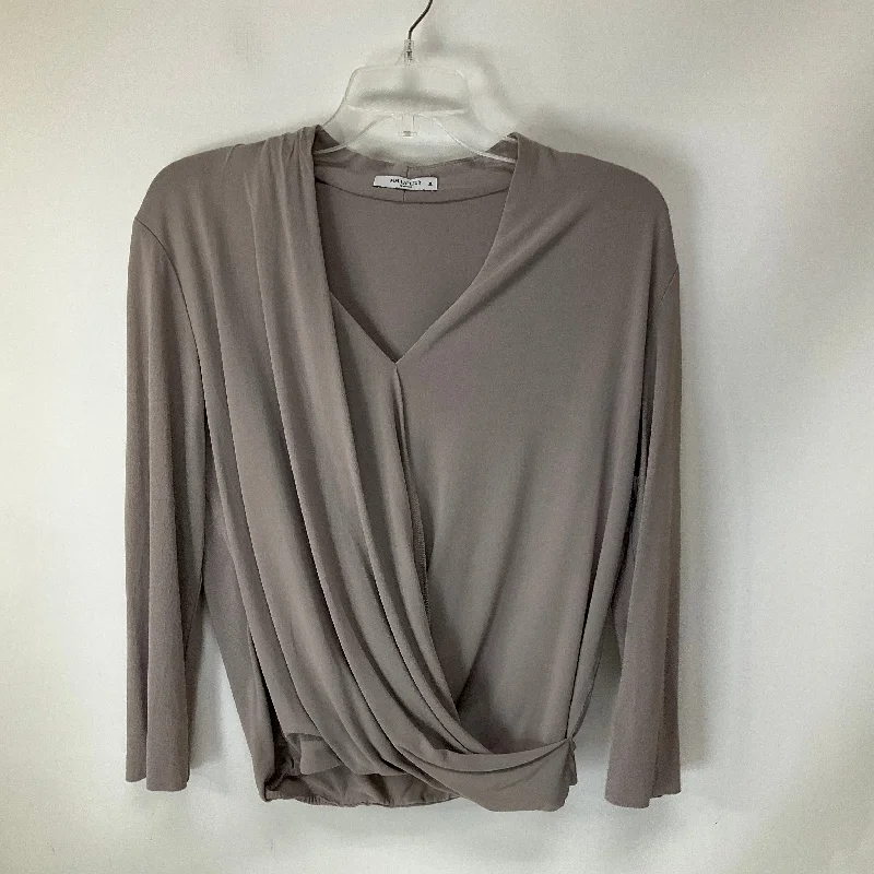 Top Long Sleeve By Cma In Grey, Size: M